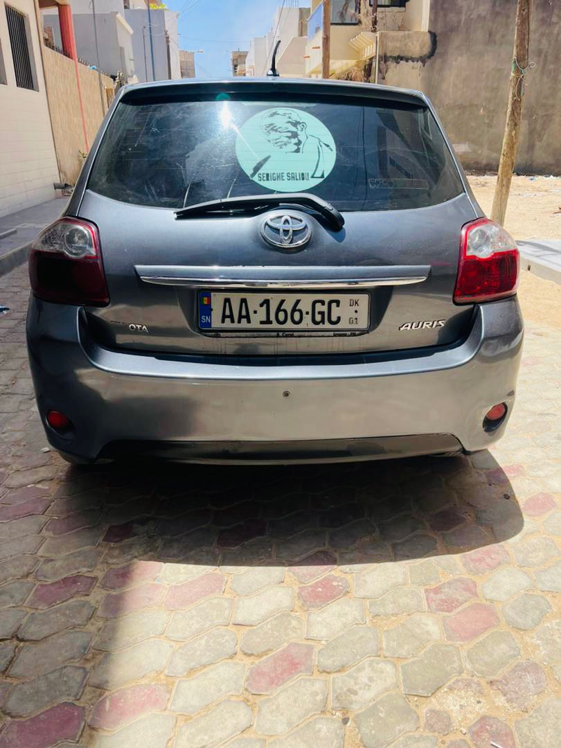 TOYOTA AURIS 2015