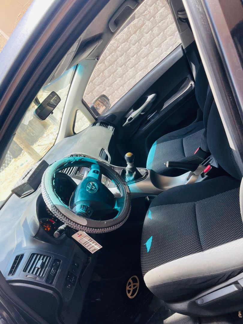 TOYOTA AURIS 2015