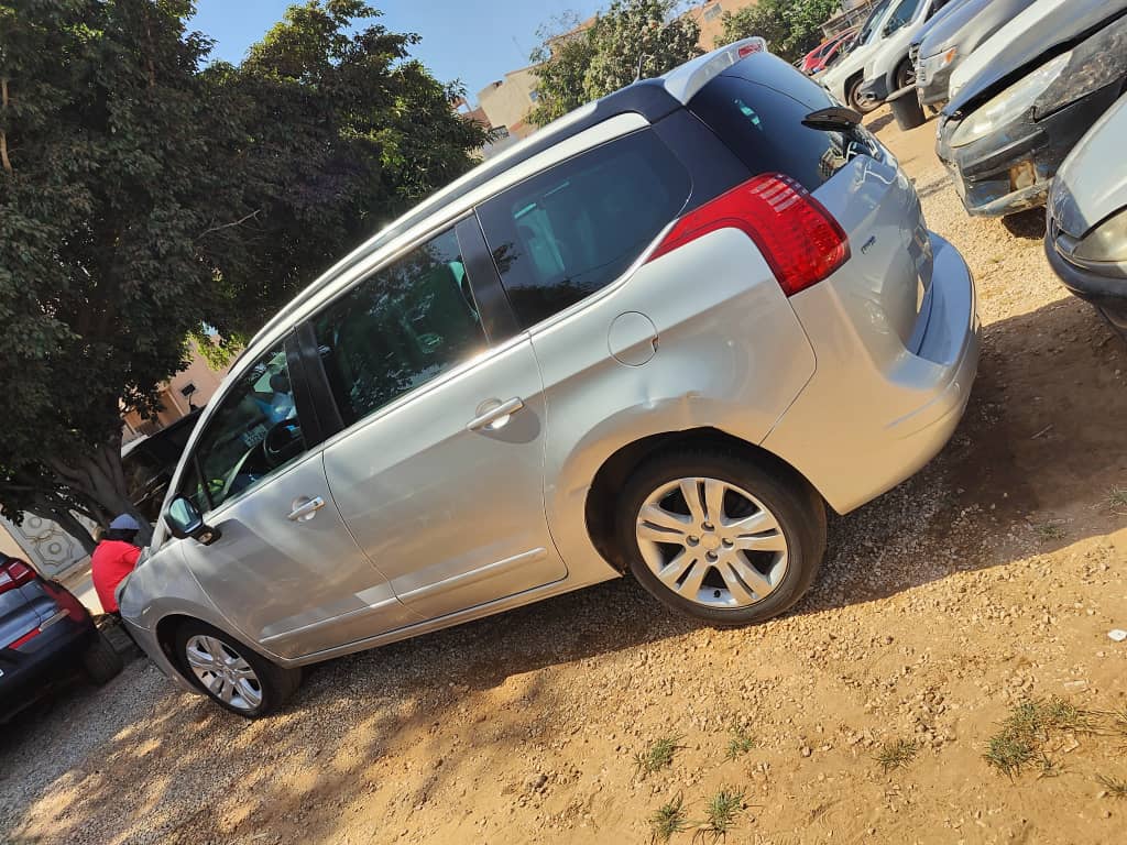 Peugeot 5008 Année 2016 venant
