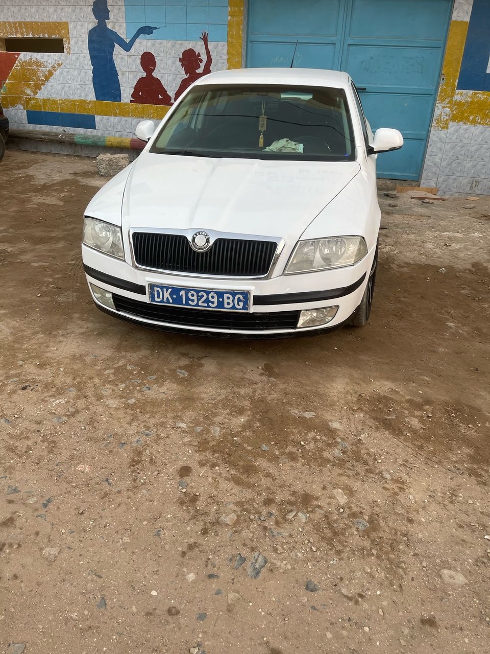 LOGAN DACIA 7 PLACE