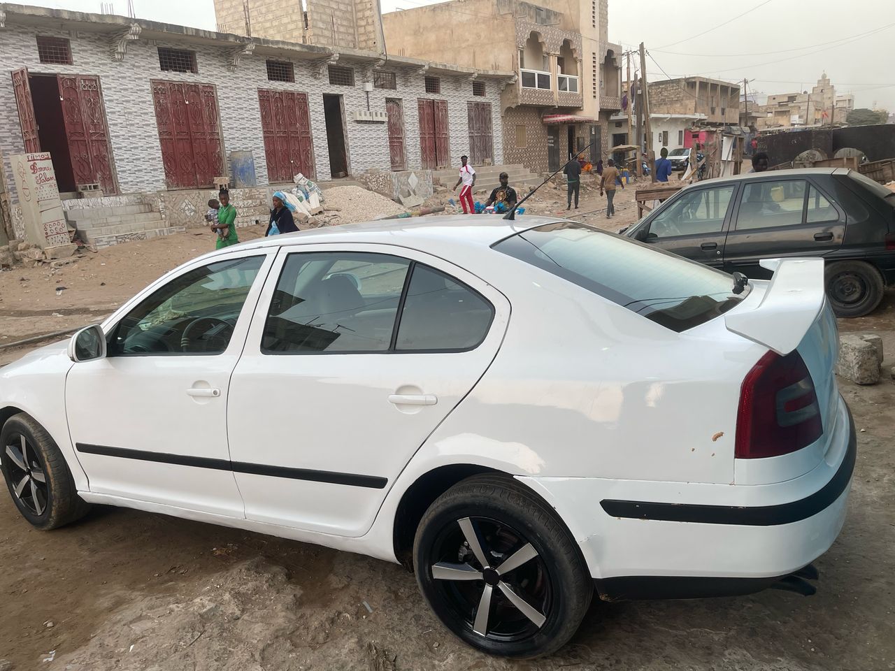 LOGAN DACIA 7 PLACE
