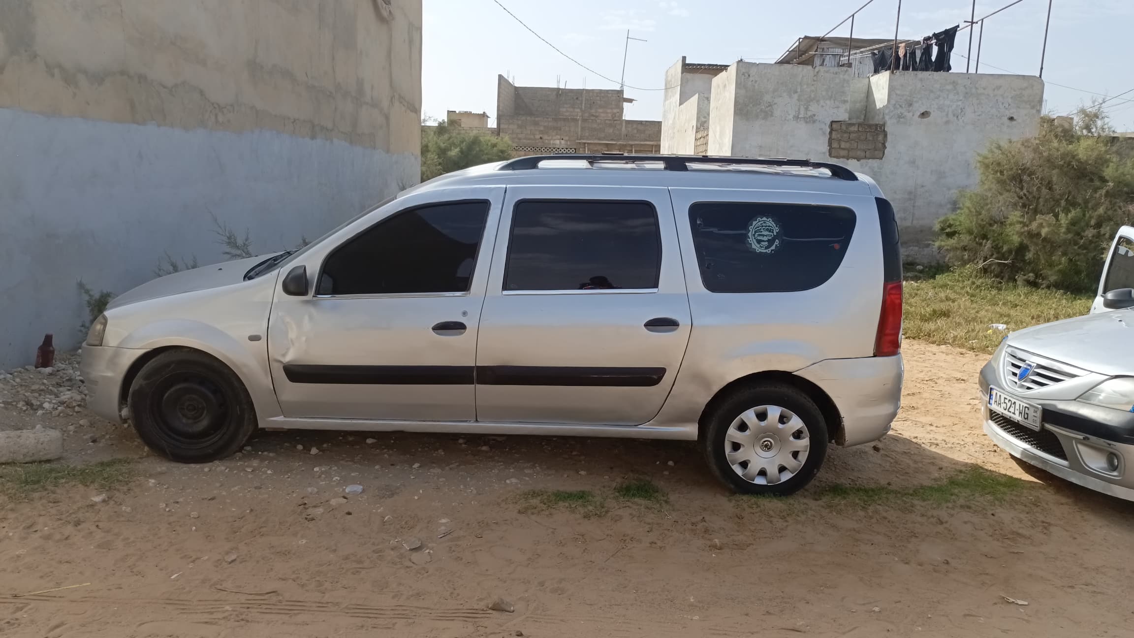 LOGAN DACIA 7 PLACE