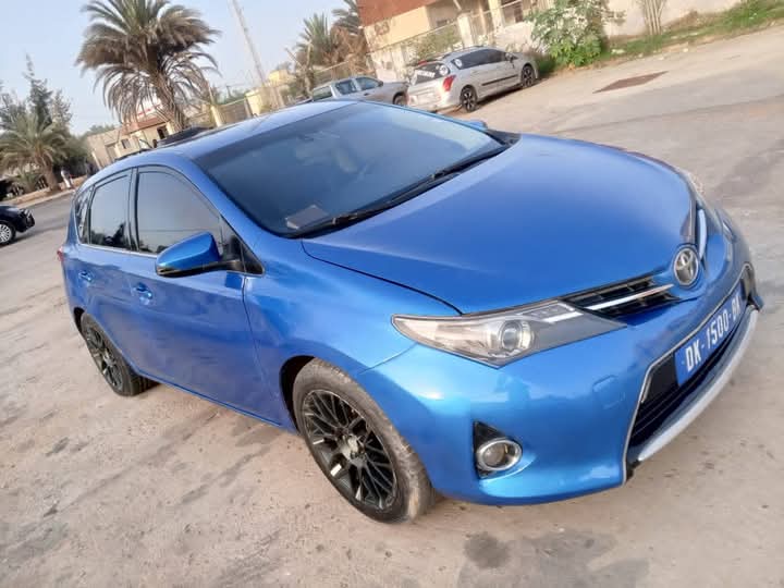 TOYOTA AURIS